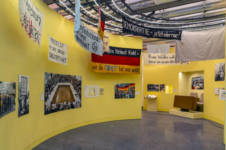 Dom Historii w Bonn - więcej multimediów i relacji świadków. Fot. Haus der Geschichte Bonn