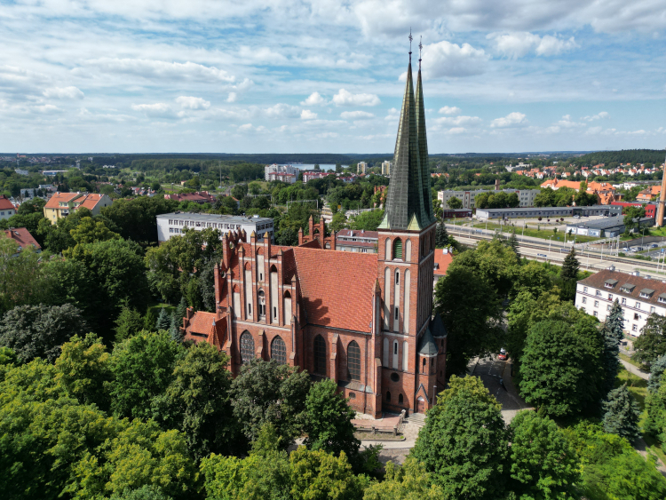 Kościół garnizonowy Matki Boskiej Królowej Polski w Olsztynie. Fot. Monika Towiańska, CC BY-SA 4.0 <https://creativecommons.org/licenses/by-sa/4.0>, via Wikimedia Commons