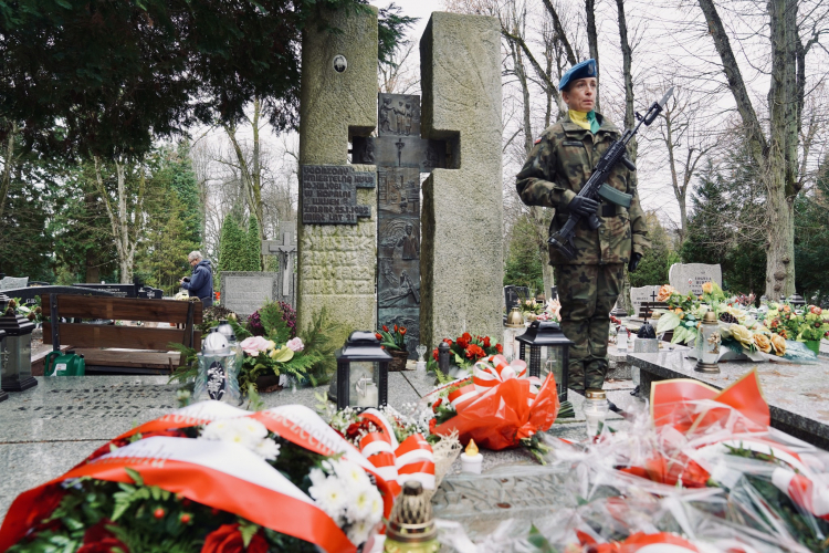 Uroczystości przy grobie Jana Stawisińskiego - jednej z najmłodszych ofiar pacyfikacji kopalni „Wujek”. Fot. facebook/IPN.Szczecin