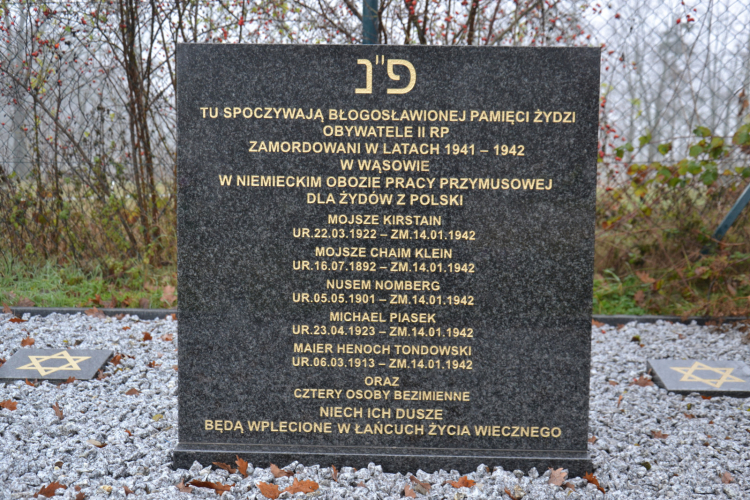 W Wytomyślu upamiętniono zamordowanych Żydów - ofiary obozu pracy w Wąsowie. Fot. Wielkopolski Urząd Wojewódzki w Poznaniu