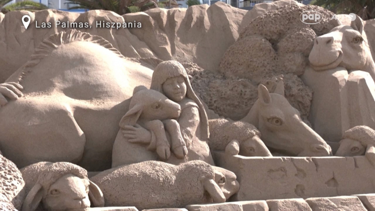 Szopka wykonana w całości z piasku powstała na Wyspach Kanaryjskich. Fot. PAP/AFP