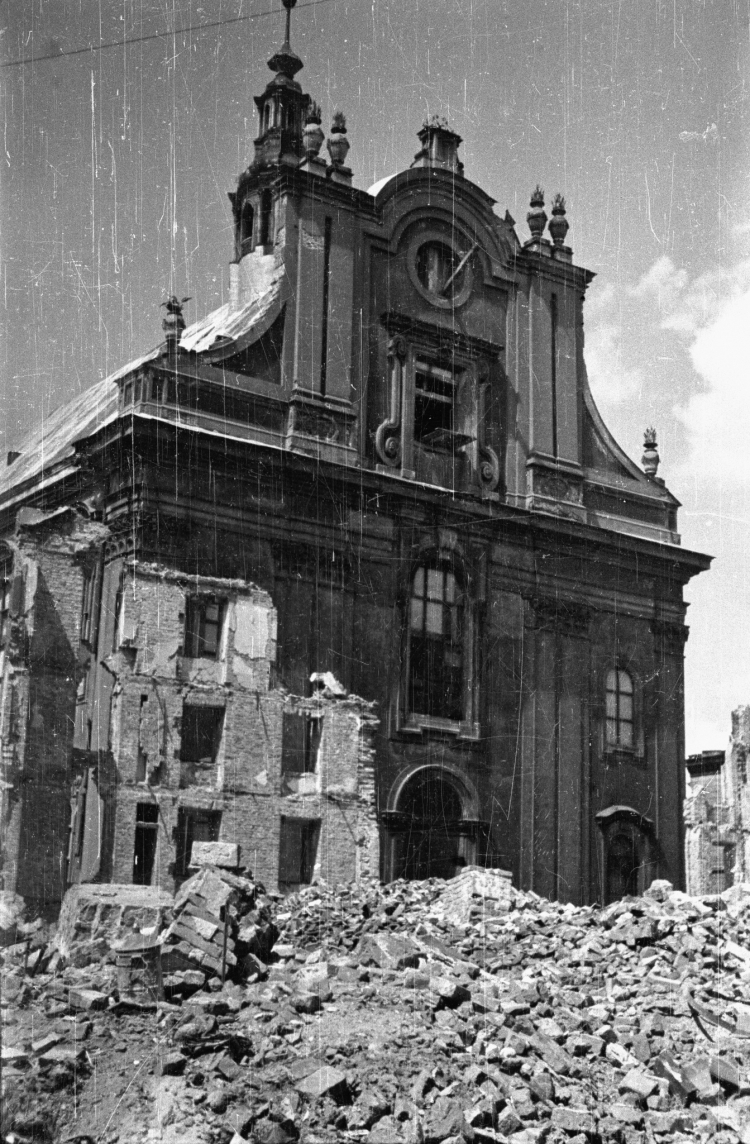 Kościół Imienia Jezus we Wrocławiu w 1945 r. Fot. PAP/CAF