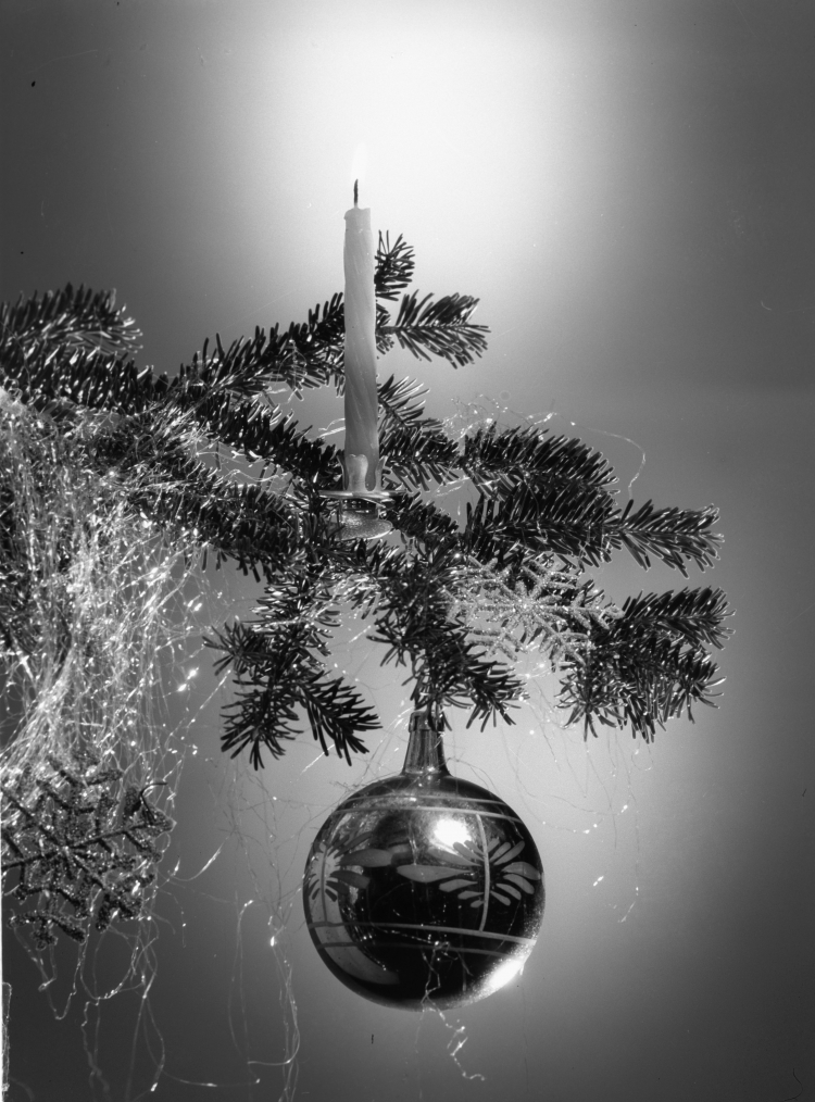 Fotografia świąteczna. Polska, grudzień 1969 r. Fot. PAP/Marian Sokołowski