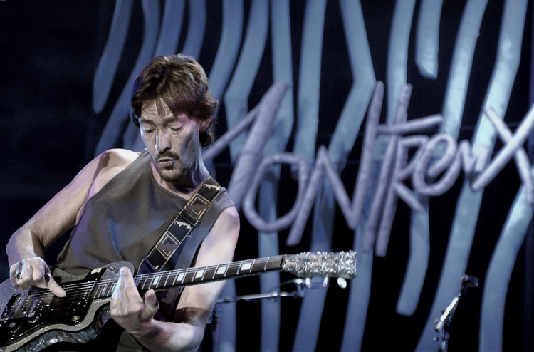 Chris Rea podczas Montreux Jazz Festival, 2002 r. Fot. PAP/EPA PHOTO KEYSTONE MARTIAL TREZZINI MT-hh