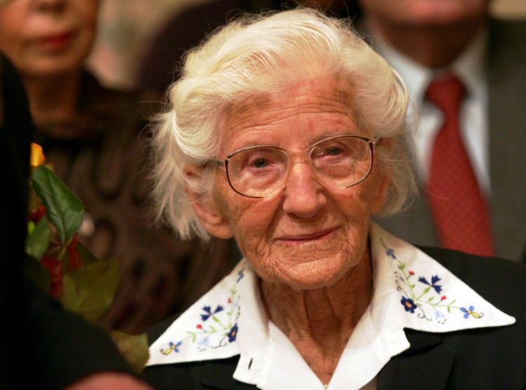 96-letnia Wanda Błeńska "Święta z Buluby", poznańska misjonarka, która 41 lat życia spędziła wśród trędowatych w Ugandzie. Fot. PAP/Bogdan Borowiak