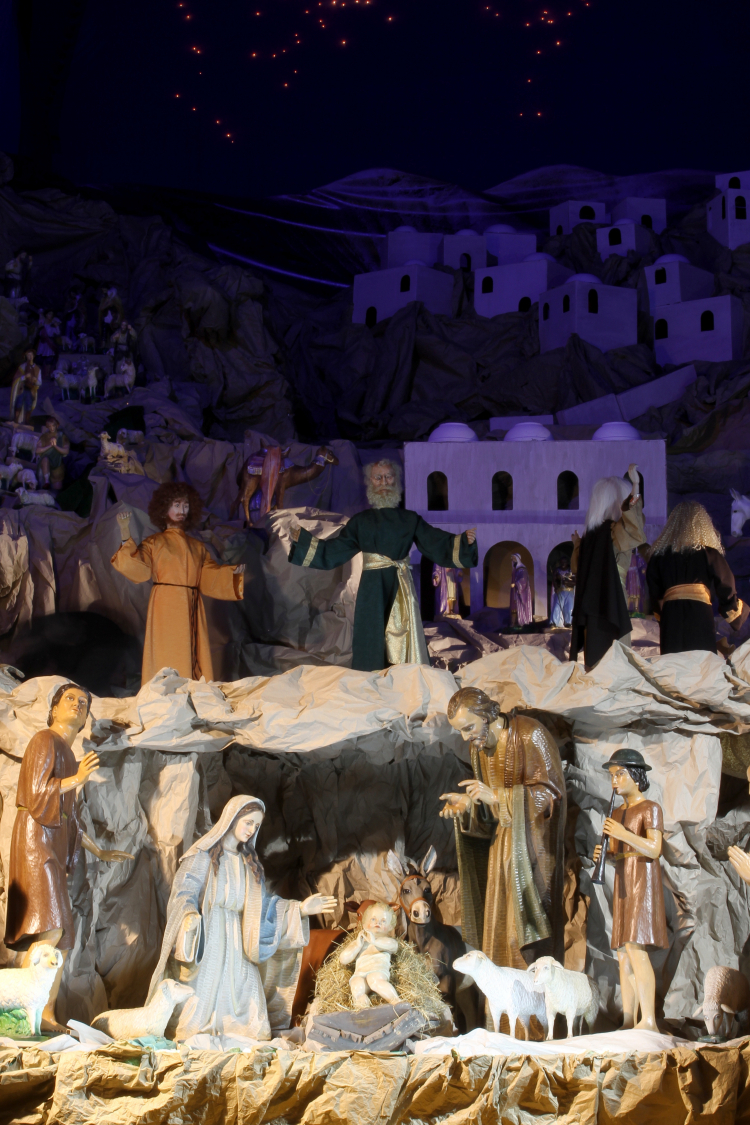 Najprawdopodobniej największy w Europie ruchomy żłóbek w kościele ojców franciszkanów w Poznaniu, 24 grudnia 2009 r. Fot. PAP/Adam Ciereszko