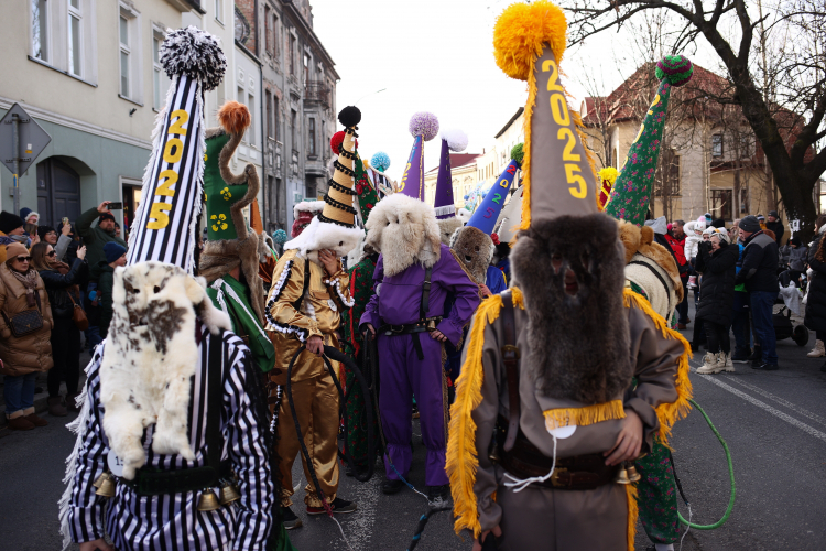 Jukace witają Nowy Rok 2025 na ulicach miasta. Fot. PAP/Jarek Praszkiewicz