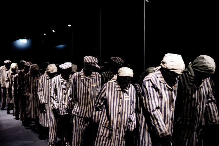 Wystawa stała „Polacy w KL Auschwitz. Mieszkańcy ziemi oświęcimskiej w czasie II wojny światowej” na terenie Muzeum Auschwitz w Oświęcimiu. Fot. PAP/Art Service