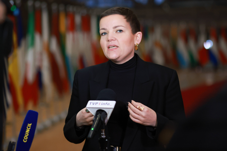 Minister kultury i dziedzictwa narodowego Marta Cienkowska przemawia podczas spotkania Rady UE ds. Edukacji, Młodzieży, Kultury i Sportu w Brukseli, Belgia, 28 listopada 2025 r. Fot. EPA/OLIVIER HOSLET