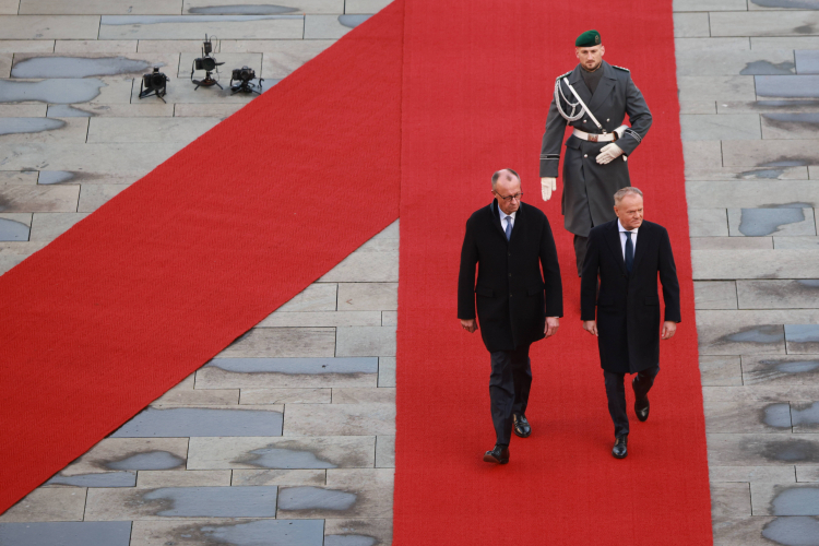 Premier Donald Tusk i kanclerz Friedrich Merz w Berlinie. Fot. PAP/EPA/Clemens Bilan