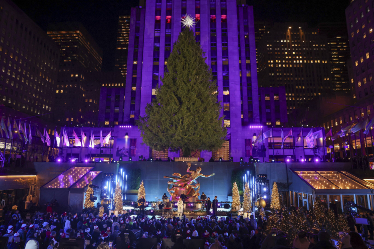 Koncert świąteczny w Nowym Jorku. Fot. PAP/EPA/Sarah Yenesel