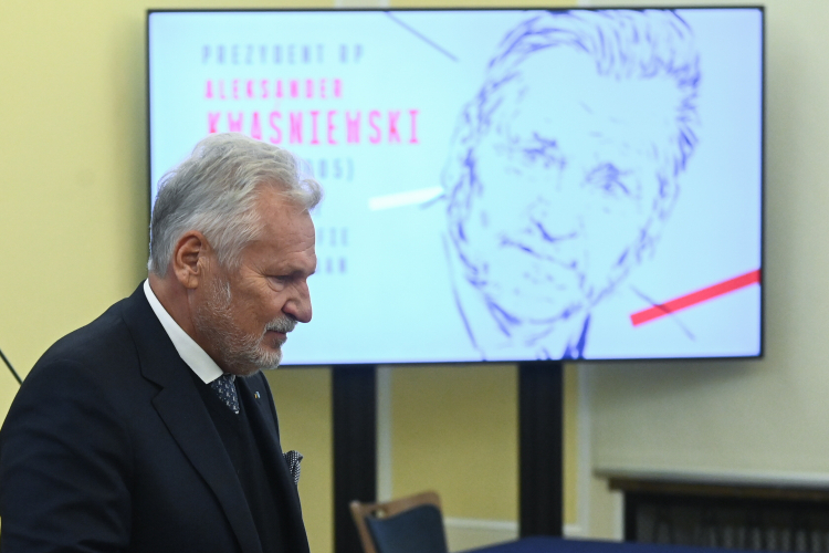 Aleksander Kwaśniewski w Sejmie podczas przekazania jego prywatnego archiwum do zasobu Archiwum Akt Nowych. Fot. PAP/Piotr Nowak