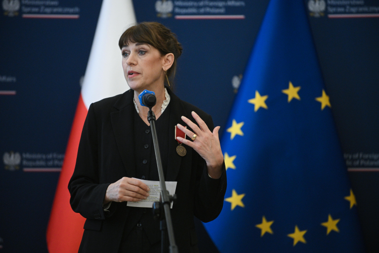 Clare Mulley, laureatka I nagrody w kategorii publikacji obcojęzycznych za książkę „Agent Zo: The untold story of fearless resistance fighter Elżbieta Zawacka”, podczas uroczystości w MSZ. Fot. PAP/Marcin Obara  