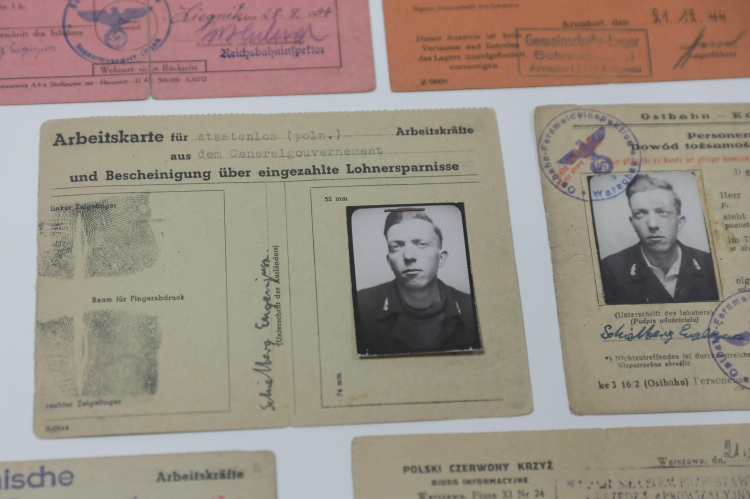 Przekazane do zasobu Archiwum Akt Nowych dokumenty żołnierzy Batalionu Armii Krajowej "Parasol". Fot. PAP/Tomasz Gzell