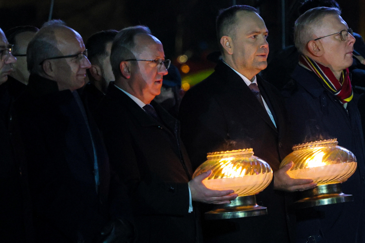 Prezydent Karol Nawrocki podczas uroczystości w 44. rocznicę wprowadzenia stanu wojennego. Fot. PAP/Rafał Guz
