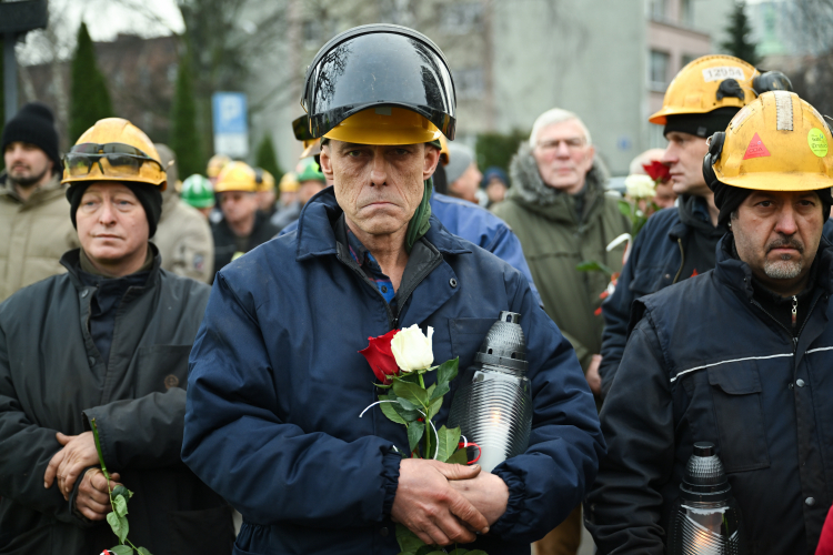Uroczystość pod Pomnikiem Poległych Stoczniowców 1970 w Gdańsku z okazji 55. rocznicy Grudnia '70. Fot. PAP/Adam Warżawa