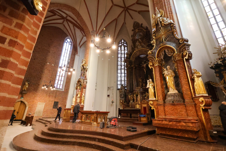 Prezentacja odnowionych wnętrz bazyliki katedralnej Podwyższenia Krzyża Świętego w Opolu. Fot. PAP/Krzysztof Świderski