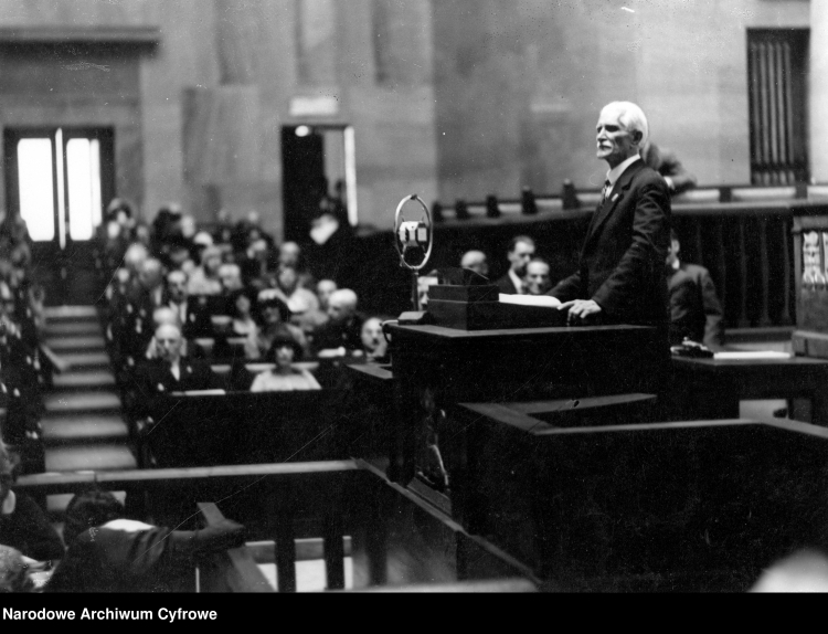 Otwarcie kongresu PEN Clubów w sali Sejmu - przemawia marszałek Ignacy Daszyński, 20 czerwca 1930 r. /NAC