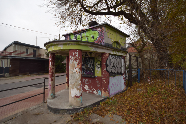 Historyczny budynek dawnej kasy biletowej EKD. Źródło: Mazowiecki Wojewódzki Konserwator Zabytków