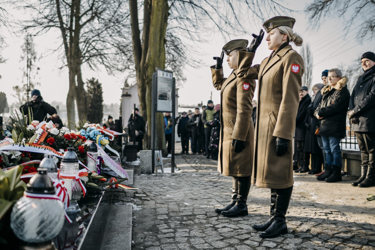 Uroczystości na cmentarzu w Brzeszczach przy mogile ofiar Marszu Śmierci. Fot. Fundacja Pobliskie Miejsca Pamięci Auschwitz-Birkenau 