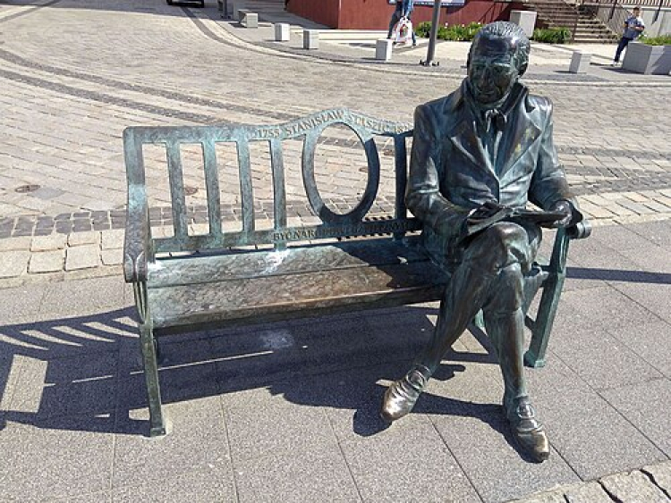 Ławeczka Stanisława Staszica w Pile. Fot. domena publiczna