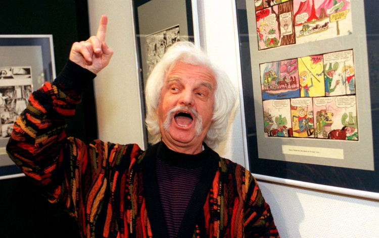 Wystawa polskich komiksów w warszawskiej Bibliotece Narodowej: "80 lat polskich historyjek obrazkowych". N/z.: Henryk Jerzy Chmielewski, czyli Papcio Chmiel twórca "Tytusa, Romka i Atomka", 1999 r. Fot. PAP - Tomasz Gzell. 