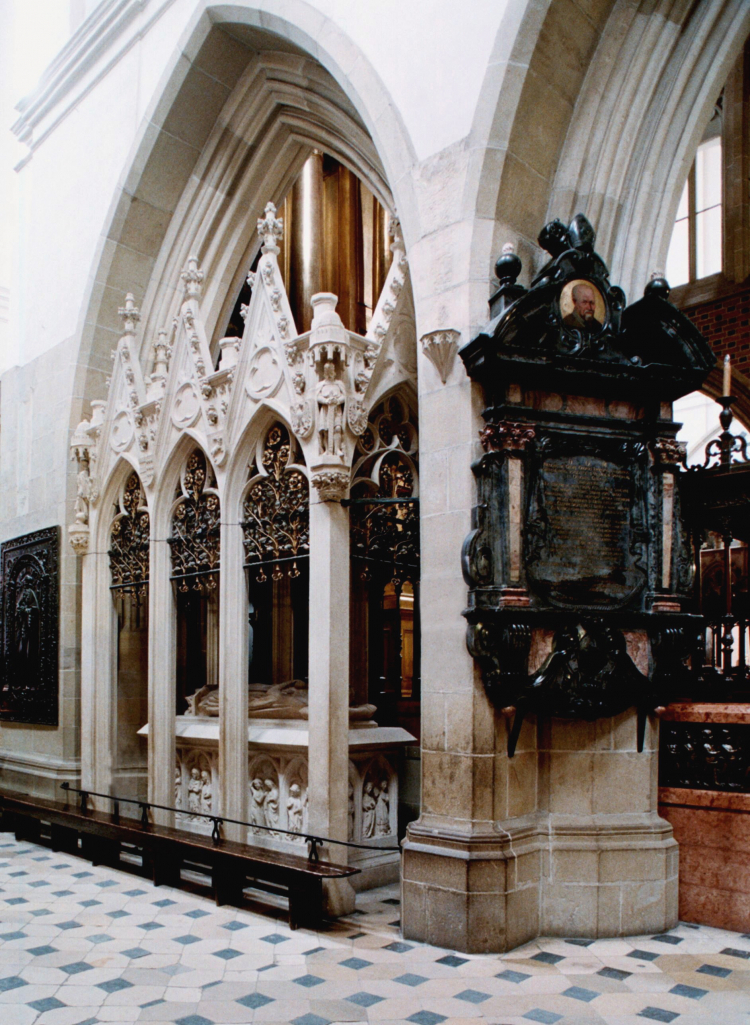 Nagrobek Władysława Łokietka w katedrze na Wawelu. Fot. PAPAfa Pixx/Zenon Żyburtowicz