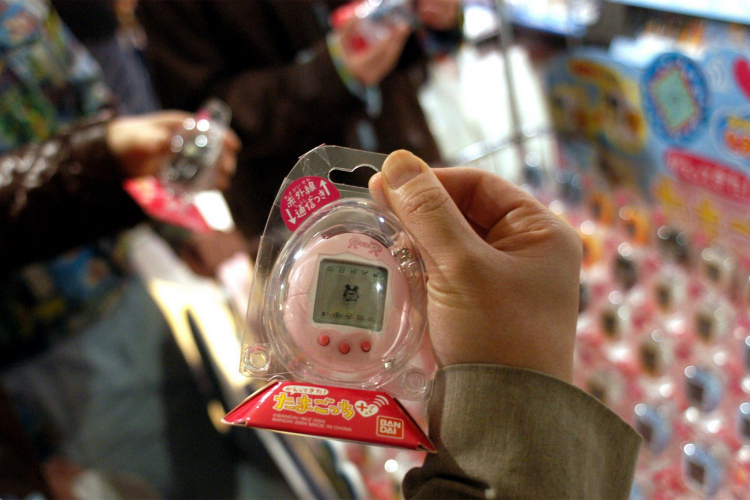 Tamagotchi, 2004 r. Fot. PAP/EPA/AKIO SUGA