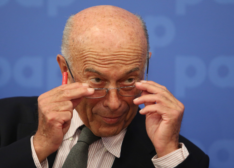 Włoski publicysta Jas Gawronski podczas debaty pt. "Wolność słowa i bezpieczeństwo dziennikarzy", Warszawa, 04.06.2013. Fot. PAP/Radek Pietruszka