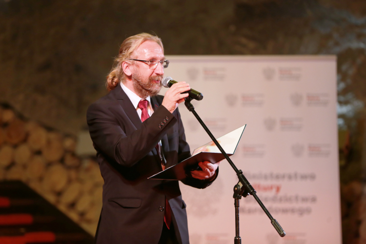 Dyrektor Muzeum Żup Krakowskich Jan Godłowski podczas uroczystości z okazji jubileuszu 70-lecia muzeum w Kopalni Soli Wieliczka w 2021 r. Fot. PAP/Art Service