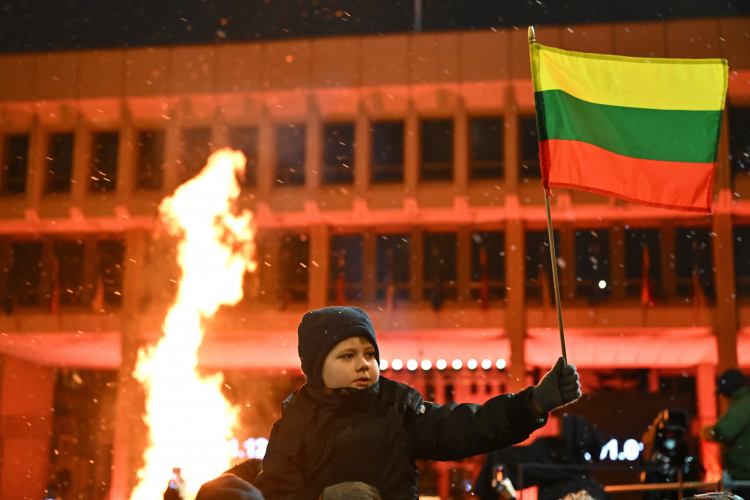 Wilno, Litwa, 12 stycznia 2025 r. Upamiętnienie ofiar sowieckiej agresji z 13 stycznia 1991 r. w Wilnie. Fot. PAP/Valdemar Doveiko