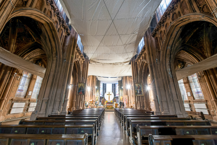 Wnętrze kościoła św. Mikołaja w Kijowie w styczniu 2025 roku. Fot. PAP/Vladyslav Musiienko 