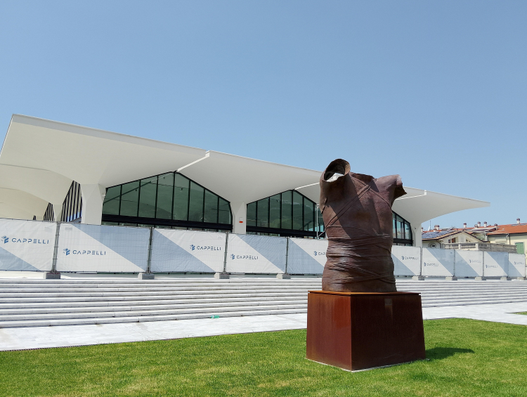 Muzeum Mitoraja w Pietrasanta w Toskanii, lipiec 2025 r. Fot. PAP/Sylwia Wysocka