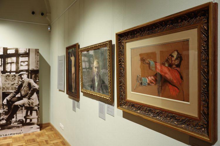 W listopadzie 2025 r. w oddziale Muzeum Gdańska w Ratuszu Głównego Miasta otwarto wystawę „Codziennie inny. Oczami Leona Wyczółkowskiego”, która potrwa do 3 maja 2026 roku. Fot. PAP/Adam Warżawa   