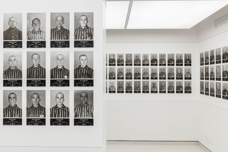 Oświęcim, 11 grudnia 2025 r. Prezentacja w Muzeum Auschwitz w Oświęcimiu pierwszej z trzech części nowej wystawy głównej „Auschwitz – doświadczenia więźniów obozu”. Fot. PAP/Art Service