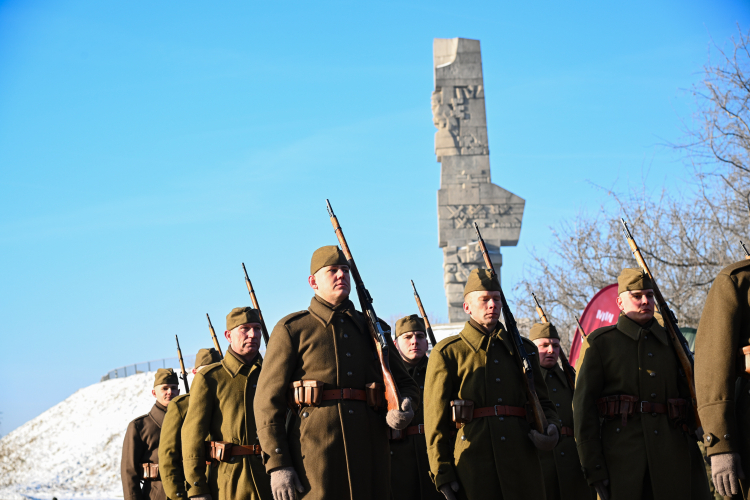 Obchody 100. rocznicy przybycia pierwszej polskiej zmiany wojskowej na Westerplatte. Fot. PAP/Andrzej Jackowski