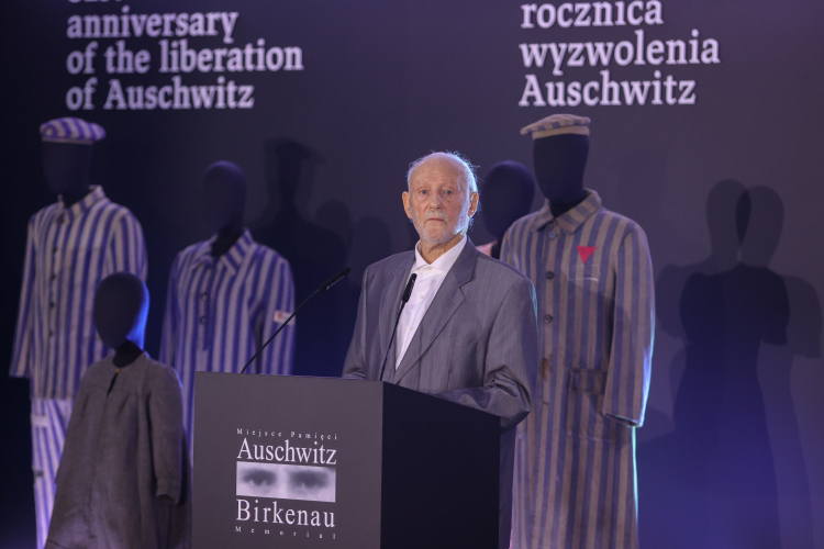 Ocalały z Zagłady Bernard Offen podczas głównych obchodów Międzynarodowego Dnia Pamięci o Ofiarach Holokaustu na terenie byłego KL Auschwitz II-Birkenau w Brzezince. Fot. PAP/Jarek Praszkiewicz