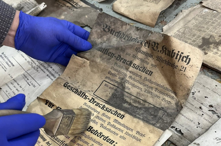 Przedwojenne dokumenty znalezione w Kamieniu Pomorskim. Fot. domena publiczna