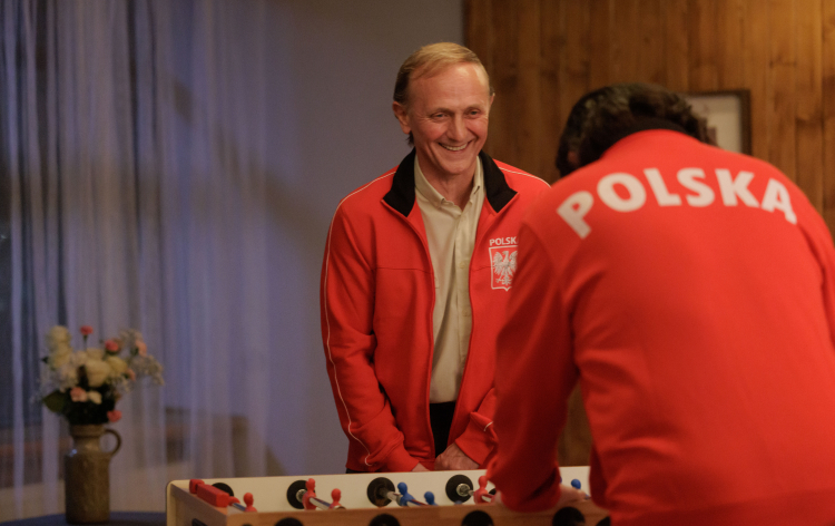 Scena ze spektaklu: R. Talarczyk „Ezi”, reż. Janusz Zaorski; wyk. Zbigniew Zamachowski, Andrzej Chyra (fot. P. Jedroska/TVP)