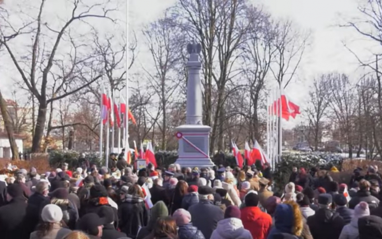 Uroczystość odsłonięcia Kolumny Wolności w Głubczycach. Fot. ipn.gov.pl/screen