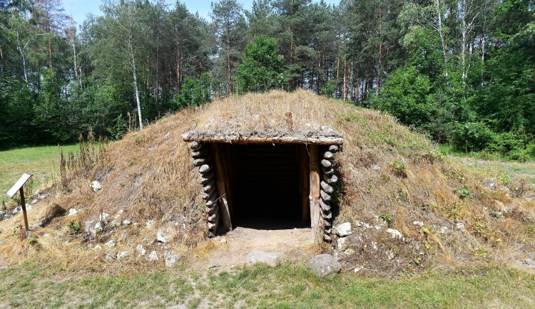 "Krzemionkowski region pradziejowego górnictwa krzemienia pasiastego" został wpisany na listę światowego dziedzictwa UNESCO. Fot. PAP/Piotr Polak 