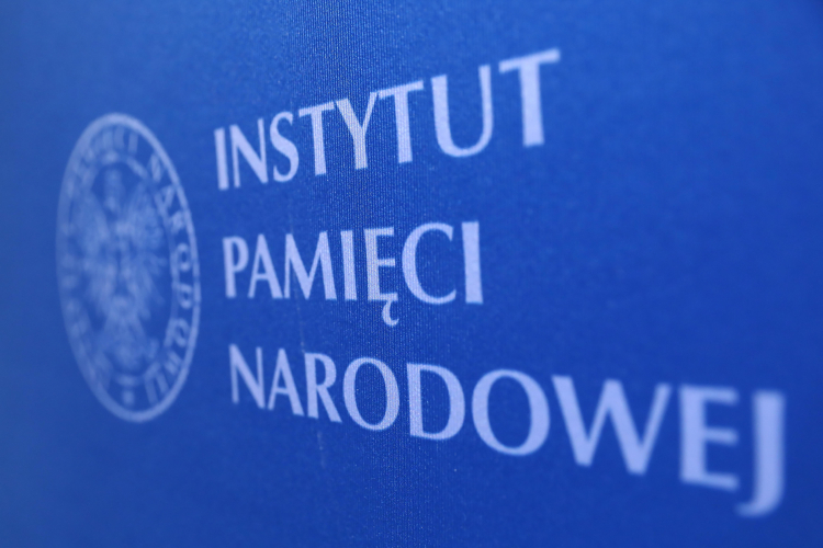 IPN (logo). Fot. PAP/Rafał Guz
