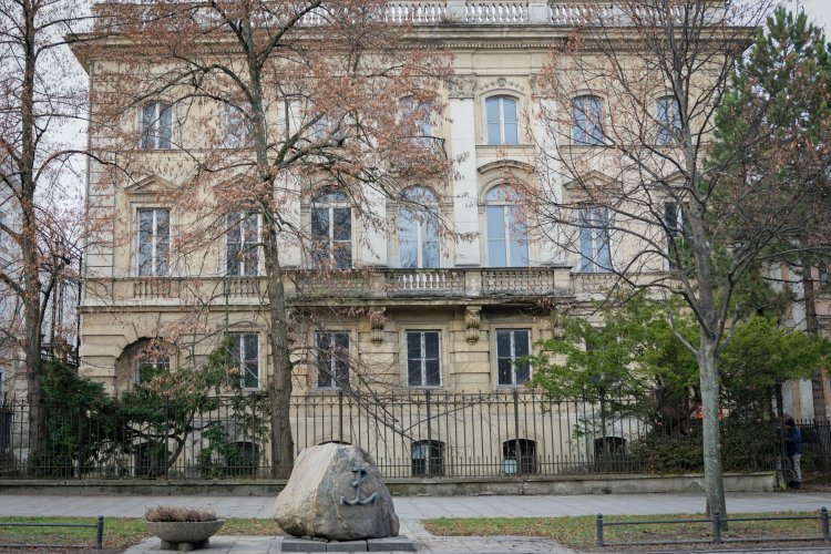 Willa Gawrońskich, Aleje Ujazdowskie 23 w Warszawie. W czasie niemieckiej okupacji pracował tu „kat Warszawy” Franz Kutschera. Wydany na niego przez Państwo Podziemne wyrok śmierci został wykonany przed wjazdem do willi 1 lutego 1944 r. Fot. PAP/Kalbar 