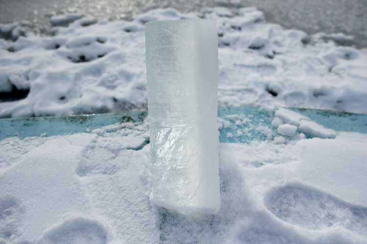 Bryła lodu, fot. PAP/Jarek Praszkiewicz