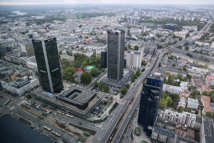 Wieżowce w rejonie ul. Emilii Plater w Warszawie. Fot. PAP/Leszek Szymański