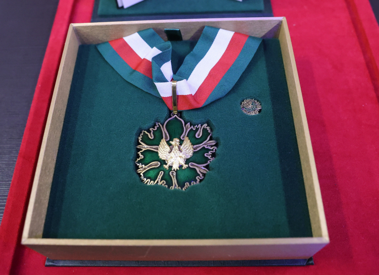 Medal Gloria Artis. Fot. PAP/Marian Zubrzycki