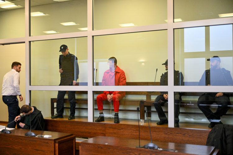 Obywatel Ukrainy Serhii S. podczas procesu w sądzie we Wrocławiu, oskarżony o szpiegostwo na rzecz Rosji. Fot. PAP/Maciej Kulczyński