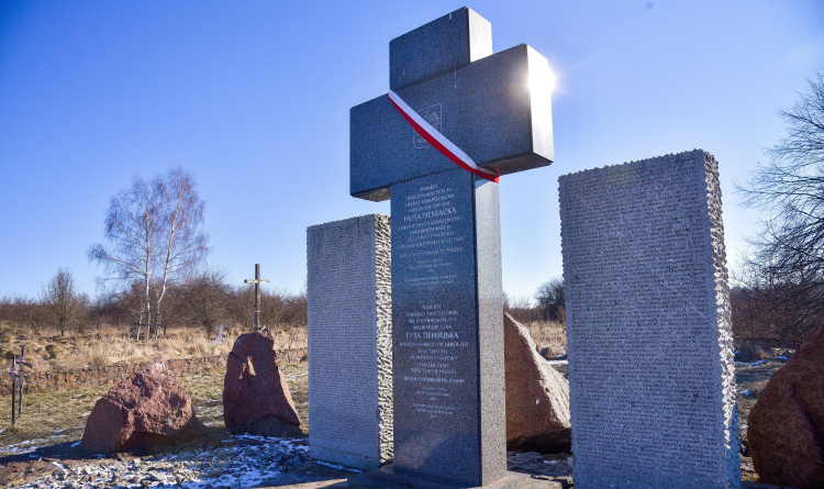 Pomnik polskich mieszkańców Hutu Pieniackiej zamordowanych w trakcie Rzezi Wołyńskiej. Fot. PAP/Vitaliy Hrabar 