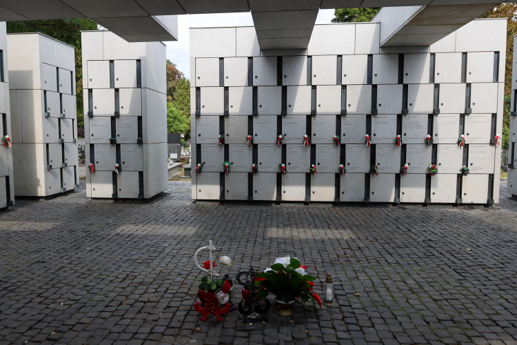Mauzoleum Wyklętych-Niezłomnych w Kwaterze na Łączce na Powązkach Wojskowych w Warszawie. Fot. PAP/Albert Zawada 