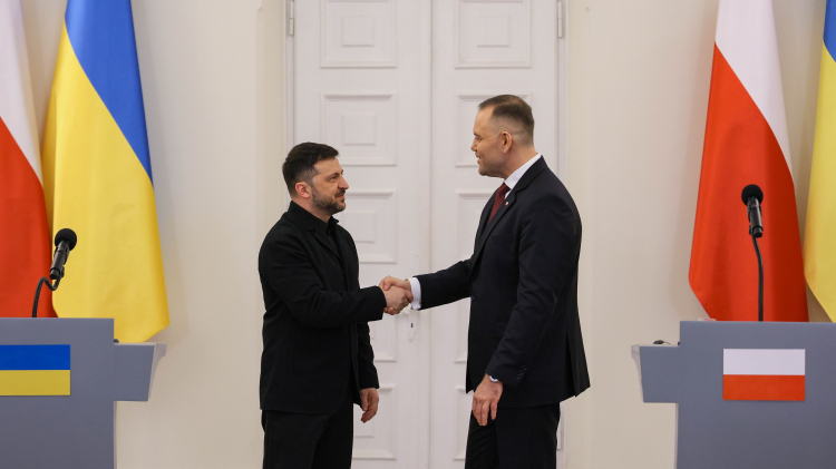 Prezydent Karol Nawrocki oraz prezydent Ukrainy Wołodymyr Zełenski w Pałacu Prezydenckim w Warszawie. Fot. PAP/Paweł Supernak